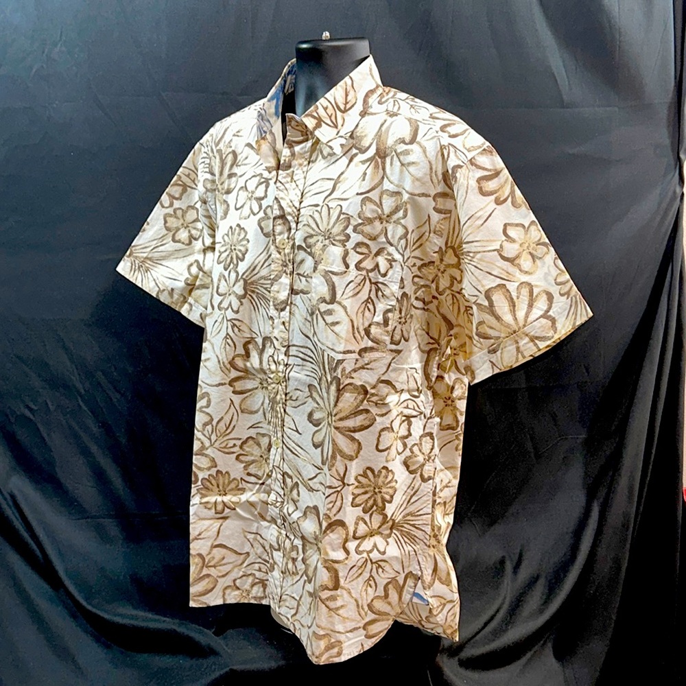 Tommy Hilfiger short sleeve button up shirt. Size L. Men’s. Cream.